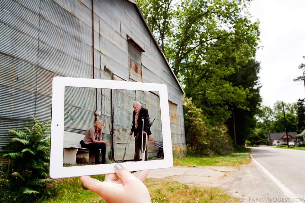 this-pic-of-andrea-and-hershel-is-taken-outside-the-barn-where-rick-met-the-governor-in-season-three