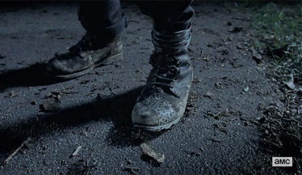the-walking-dead-boots-mid-season-7-finale-620x360