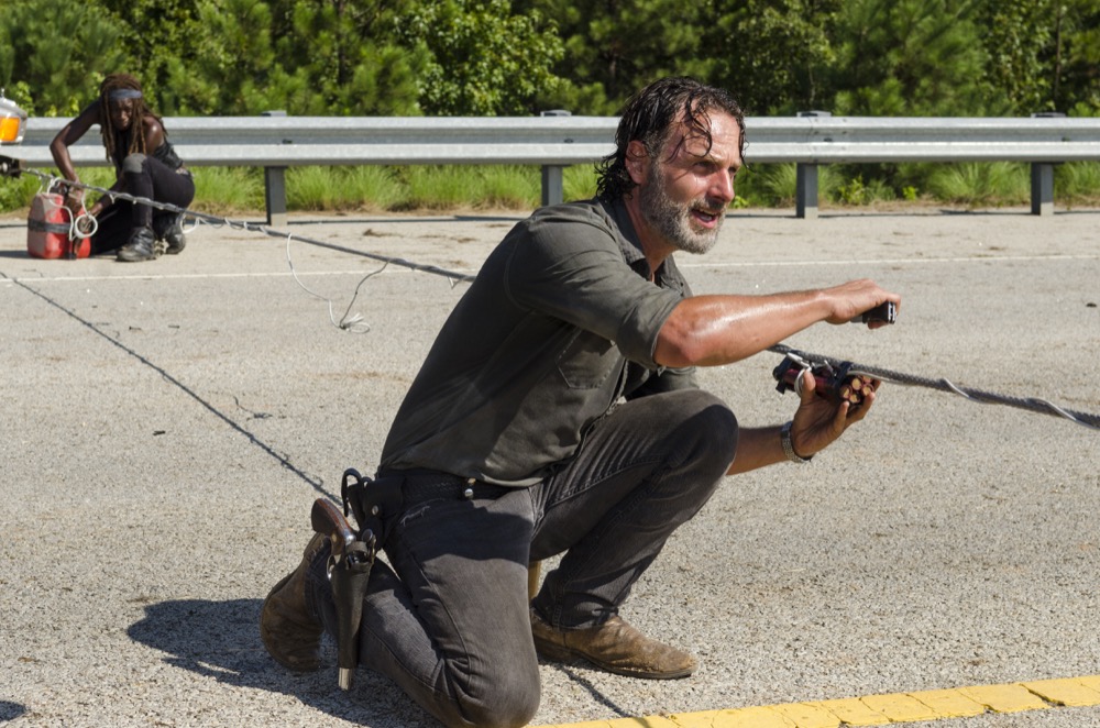 Danai Gurira as Michonne, Andrew Lincoln as Rick Grimes - The Walking Dead _ Season 7, Episode 9 - Photo Credit: Gene Page/AMC