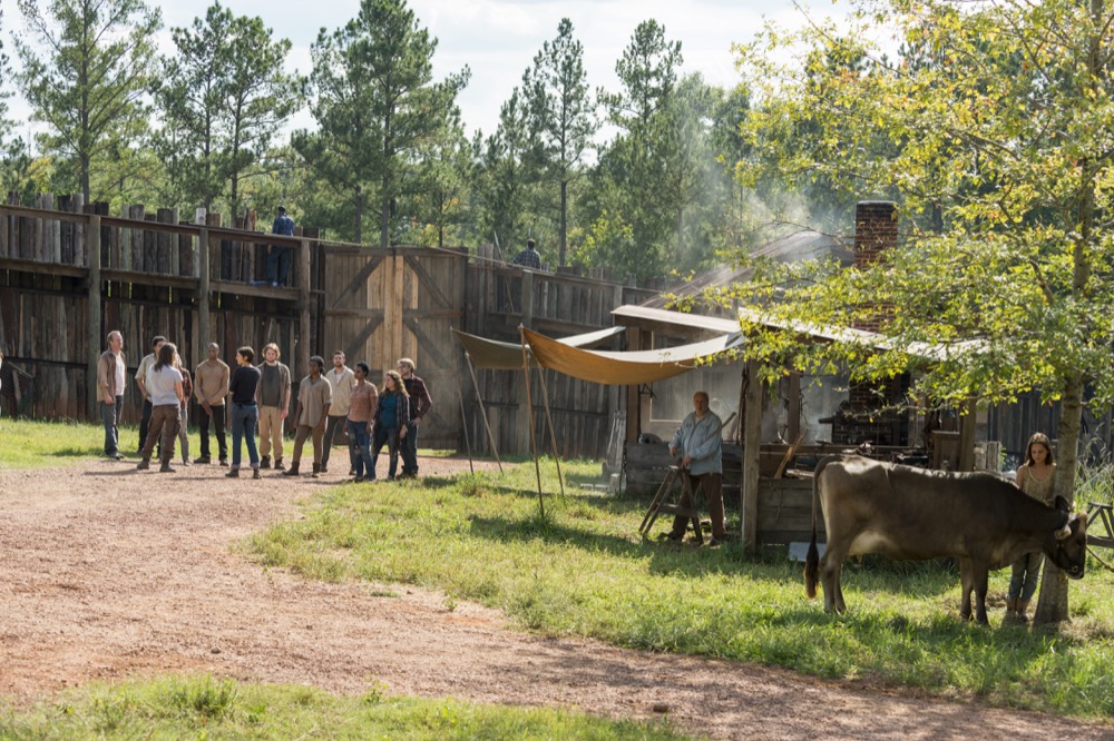 Tom Payne as Paul 'Jesus' Rovia, Lauren Cohan as Maggie Greene; group - The Walking Dead _ Season 7, Episode 13 - Photo Credit: Gene Page/AMC