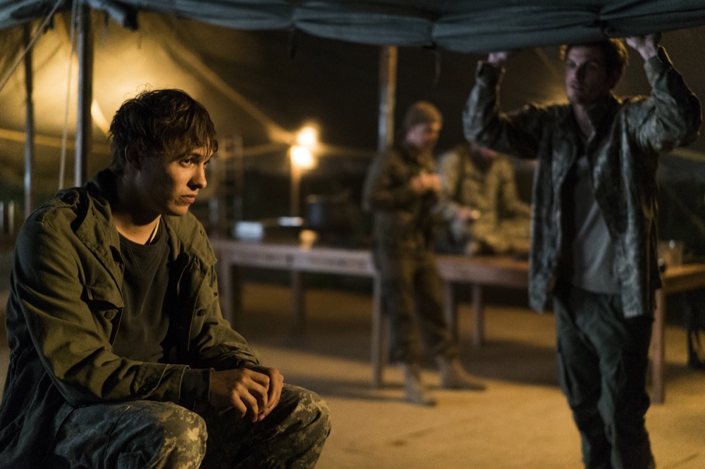 Frank Dillane as Nick Clark, Daniel Sharman as Troy Otto - Fear the Walking Dead _ Season 3, Episode 7 - Photo Credit: Richard Foreman, Jr/AMC