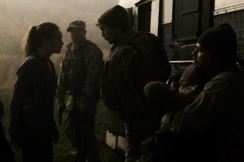 Alycia Debnam-Carey as Alicia Clark, Daniel Sharman as Troy Otto - Fear the Walking Dead _ Season 3, Episode 7 - Photo Credit: Richard Foreman, Jr/AMC