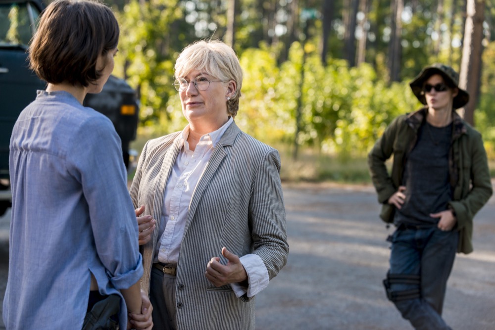 Lauren Cohan as Maggie Greene, Jayne Atkinson as Georgie, Kim Ormiston as Hilda, Misty Ormiston as Midge - The Walking Dead _ Season 8, Episode 12 - Photo Credit: Gene Page/AMC