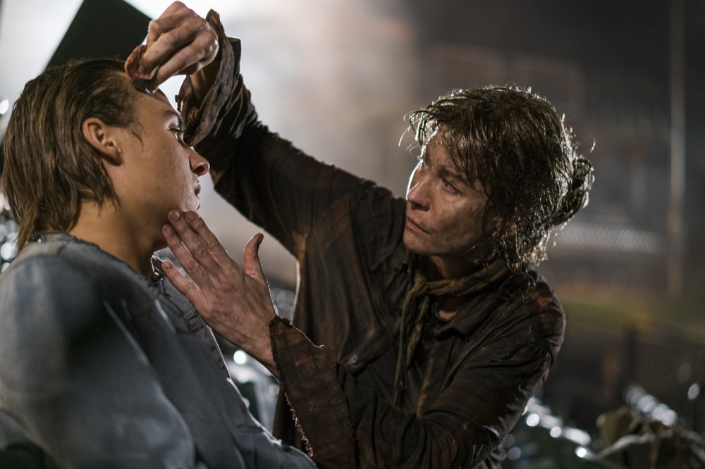 Frank Dillane as Nick Clark, Jenna Elfman as Naomi - Fear the Walking Dead _ Season 4, Episode 2 - Photo Credit: Richard Foreman, Jr/AMC