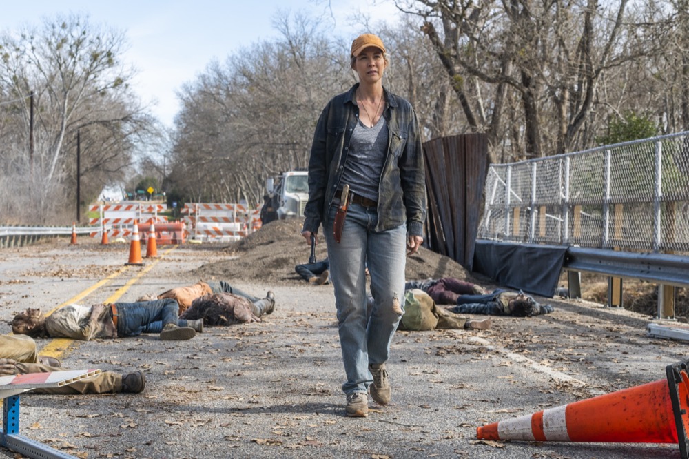 Jenna Elfman as Naomi - Fear the Walking Dead _ Season 4, Episode 5 - Photo Credit: Richard Foreman, Jr/AMC