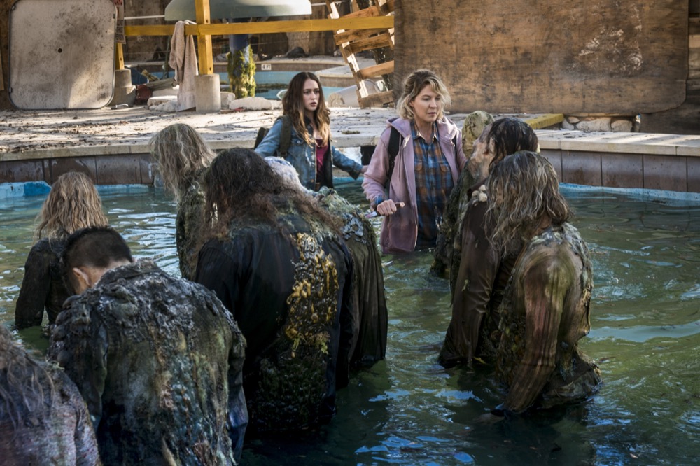 Alycia Debnam-Carey as Alicia Clark, Jenna Elfman as Naomi - Fear the Walking Dead _ Season 4, Episode 4 - Photo Credit: Richard Foreman, Jr/AMC