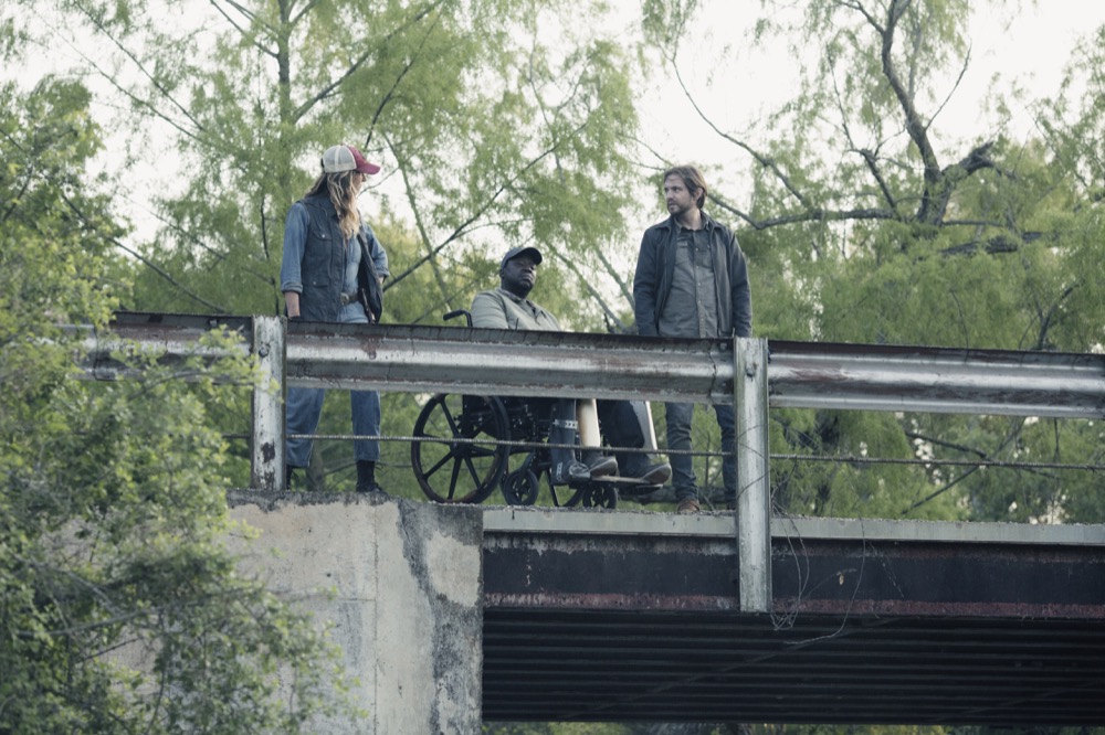 Mo Collins as Sarah, Daryl Mitchell as Wendell, Aaron Stanford as Jim - Fear the Walking Dead _ Season 4, Episode 11 - Photo Credit: Ryan Green/AMC