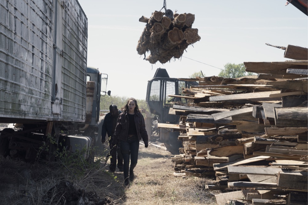 Alycia Debnam-Carey as Alicia Clark, Lennie James as Morgan Jones; group - Fear the Walking Dead _ Season 4, Episode 9 - Photo Credit: Ryan Green/AMC