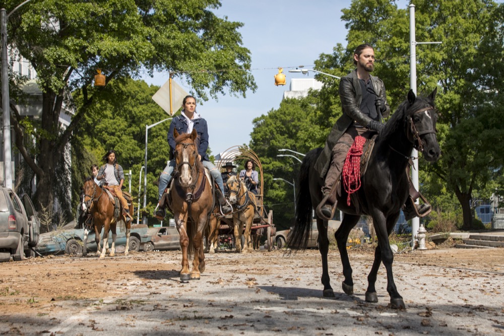 Tom Payne as Paul 'Jesus' Rovia, Alanna Masterson as Tara Chambler - The Walking Dead _ Season 9, Episode 1 - Photo Credit: Jackson Lee Davis/AMC