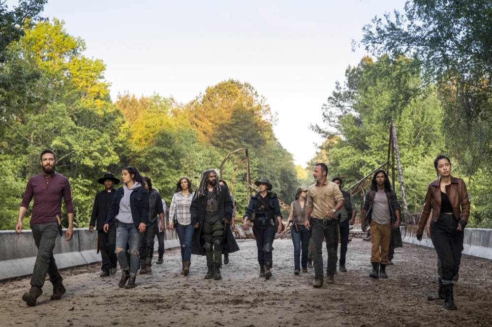 Ross Marquand as Aaron, Seth Gilliam as Father Gabriel Stokes, Danai Gurira as Michonne, Alanna Masterson as Tara Chambler, Khary Payton as Ezekiel, Pollyanna McIntosh as Jadis/Anne, Lauren Cohan as Maggie Rhee, Melissa McBride as Carol Peletier, Andrew Lincoln as Rick Grimes, Callan McAuliffe as Alden, Christian Serratos as Rosita Espinosa, Avi Nash as Siddiq- The Walking Dead _ Season 9, Episode 1 - Photo Credit: Jackson Lee Davis/AMC