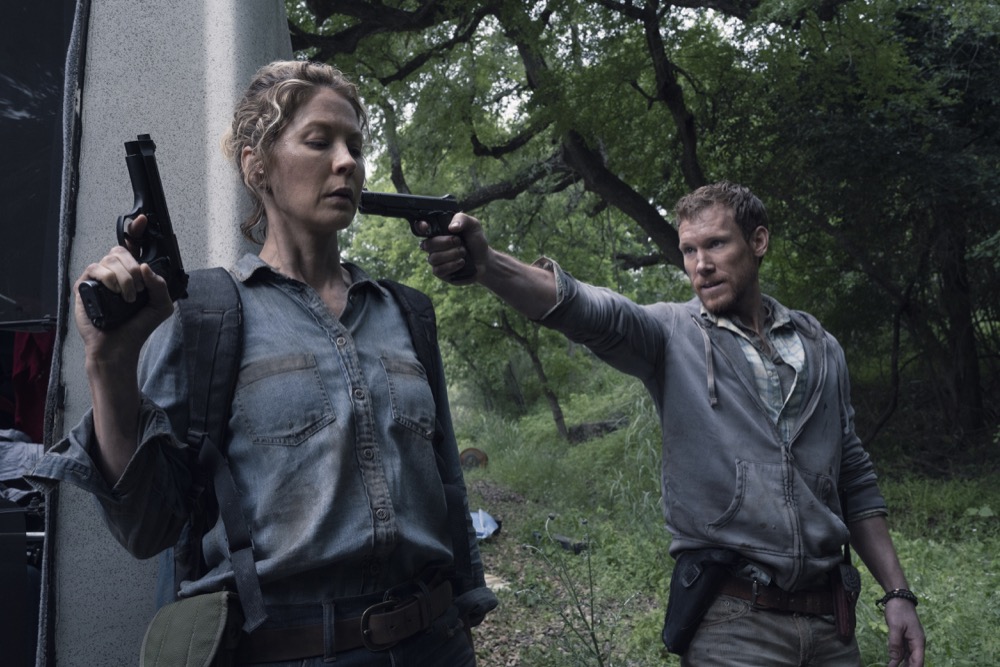 Jenna Elfman as Naomi, Charles Harrelson as Quinn - Fear the Walking Dead _ Season 4, Episode 12 - Photo Credit: Ryan Green/AMC