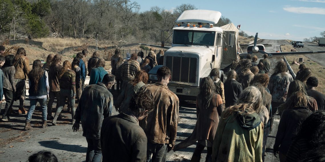 Strand Kills Walkers With A Plane Propeller In Fear the Walking Dead Scene