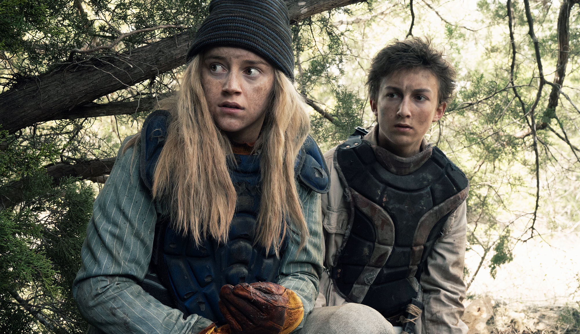 Annie & Max Fight Walkers In Fear the Walking Dead Episode 504 Images