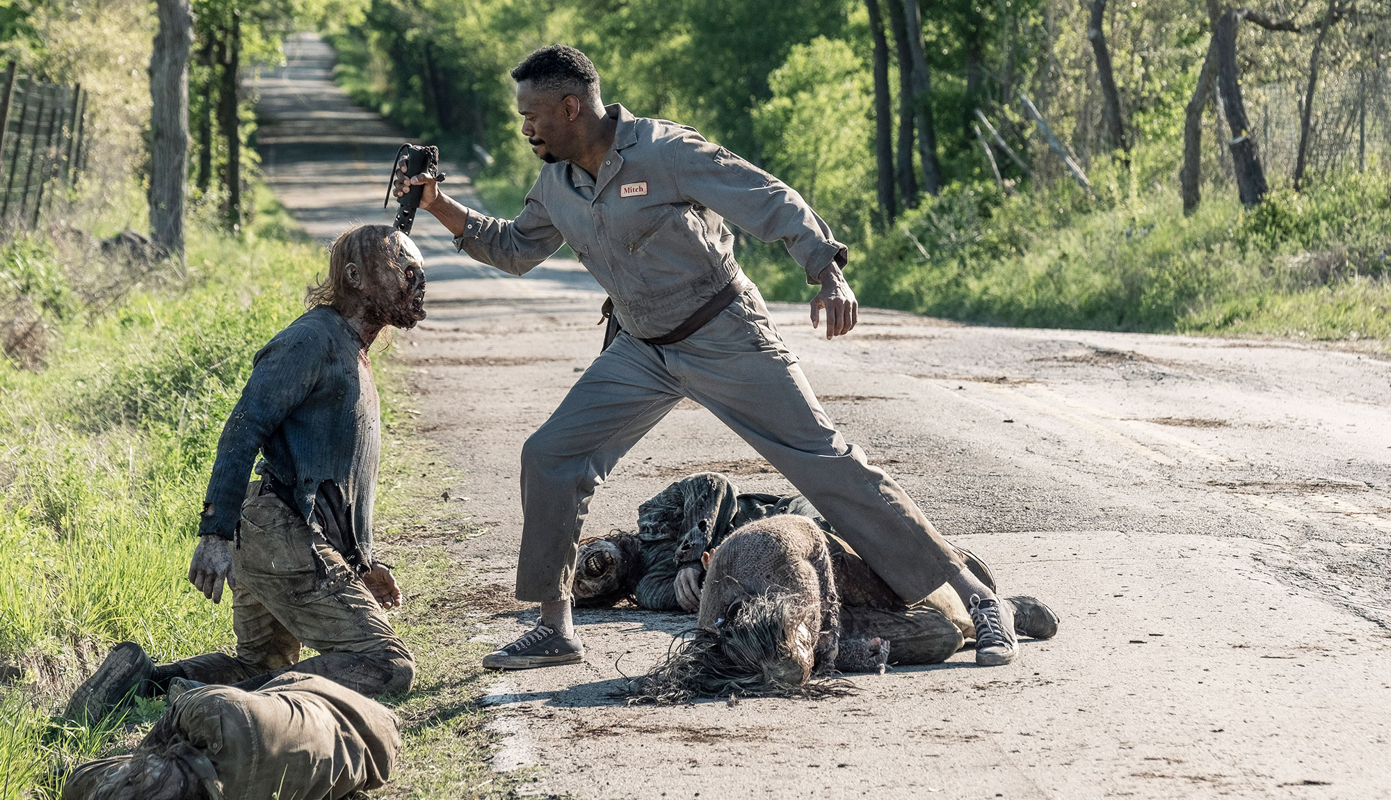 Strand Kills Walkers In New Images From Fear The Walking Dead Episode 509