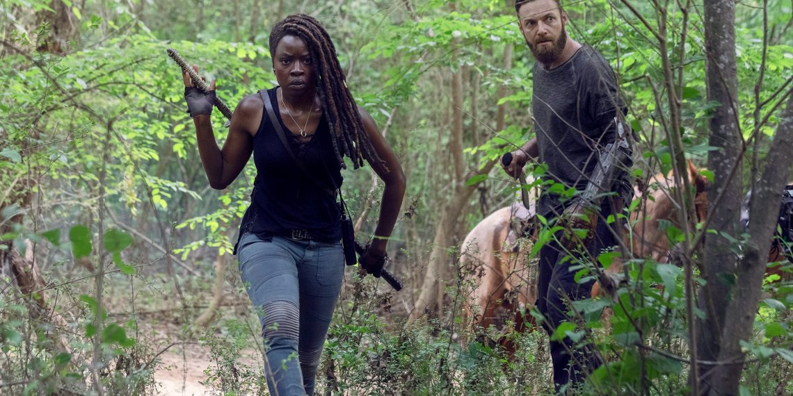 Michonne & Aaron Search for The Whisperers In Walking Dead Episode 1001 Scene