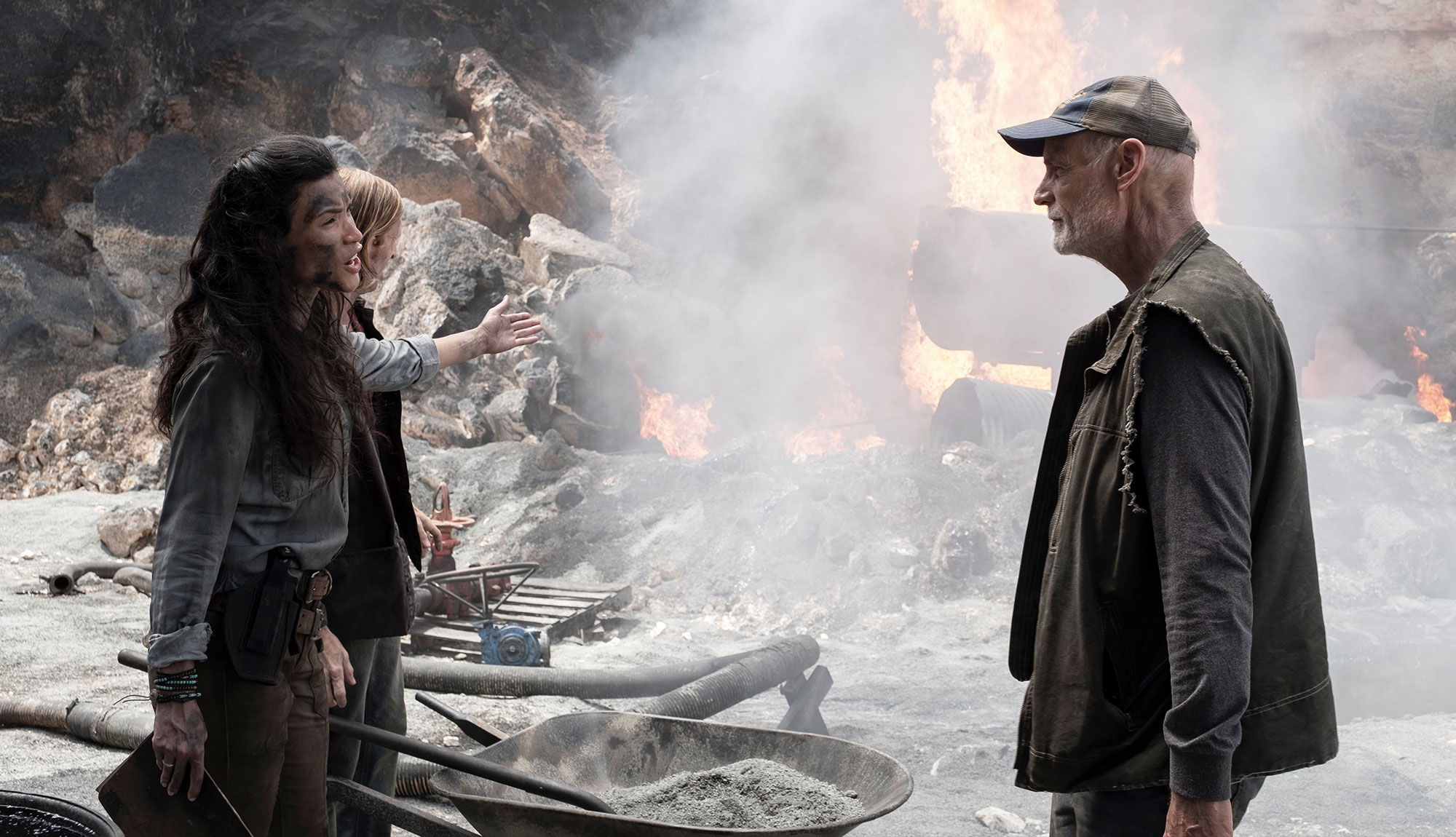 Fear the Walking Dead Episode 513 Images Tease An Oil Field Showdown