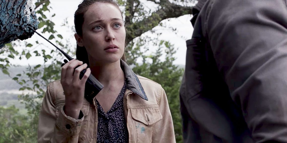 Alicia & Strand Receive A Distress Call In Fear the Walking Dead Episode 513 Clip