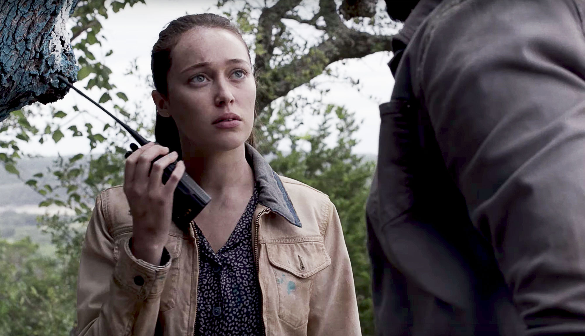 Alicia & Strand Receive A Distress Call In Fear the Walking Dead Episode 513 Clip