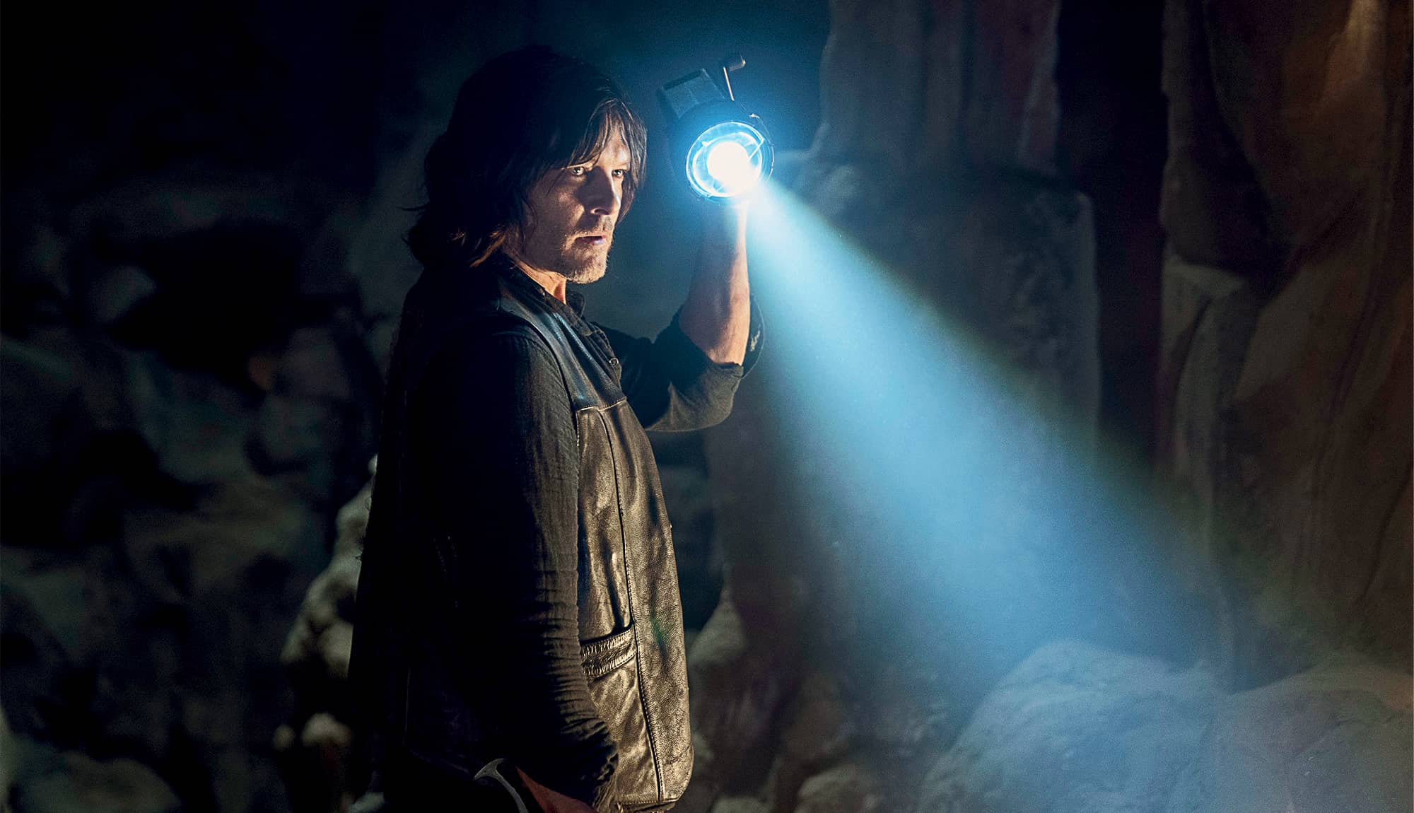 Daryl & The Gang Try To Escape The Cave In Walking Dead Episode 1009 Images